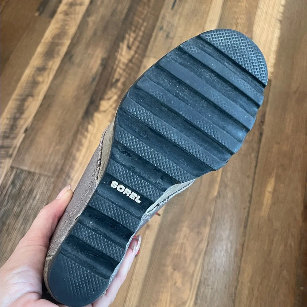 Sorel Wedge boots 7.5